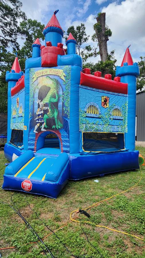 Keskiaikateemainen pomppulinna